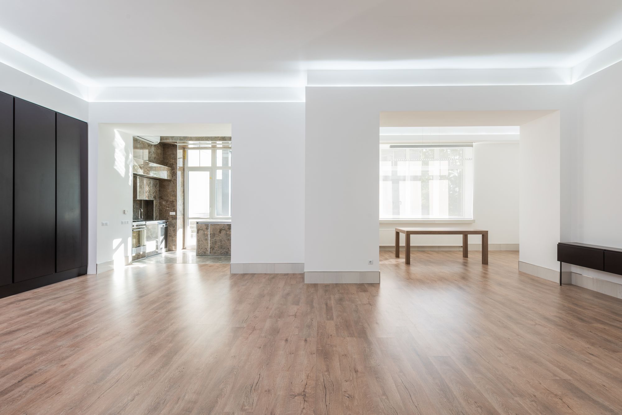 A finished room with smooth Level {{FINISH_LEVEL}} walls and ceiling, daylight raking across the surface